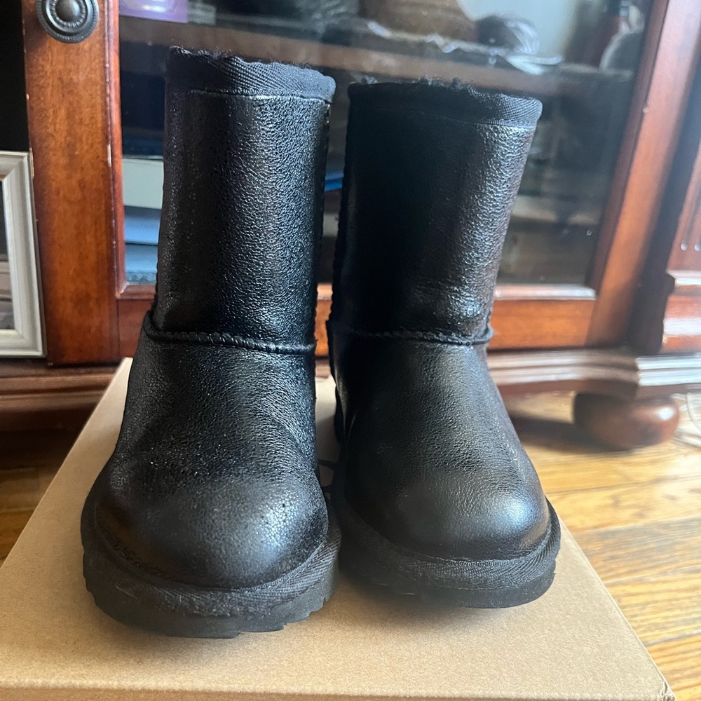 Little girls UGG size 12 - Used